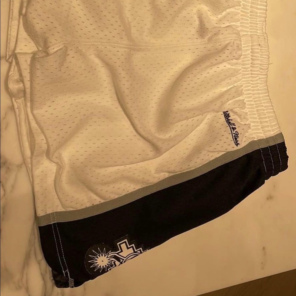 Mitchell and Ness Women’s Jump Shot Shorts San Antonio Spurs size Large